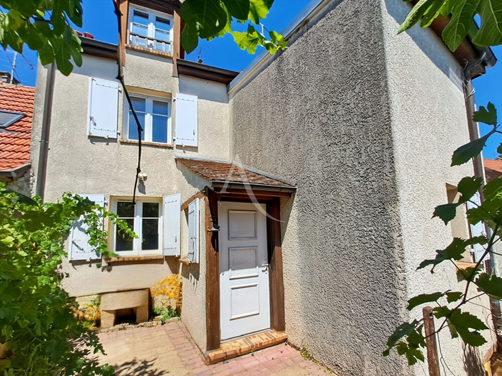 Maison de Ville 3 pièces, 2 chambres, cour privative, hyper centre d'ETRECHY