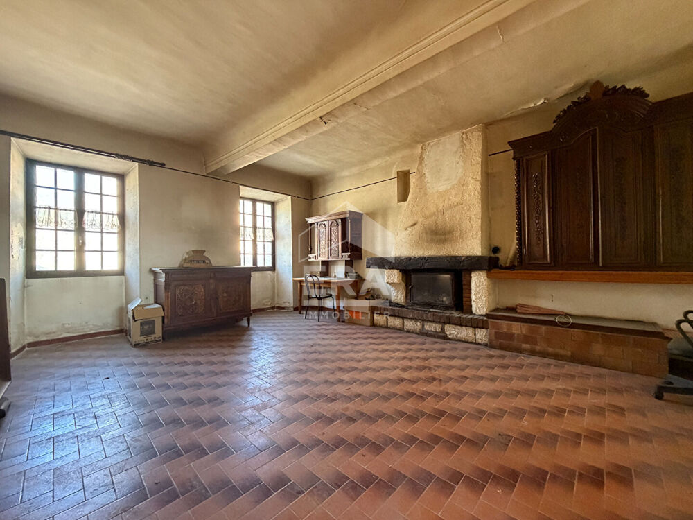 Vente Maison Maison Mison 4 pièce(s) 103.95 m2 Maison de village de caractère à rénover ? Beaux volumes, cachet de l'ancien et fort potentiel Mison