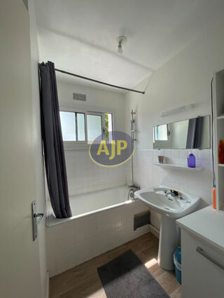  Appartement à louer 4 pièces 77 m²