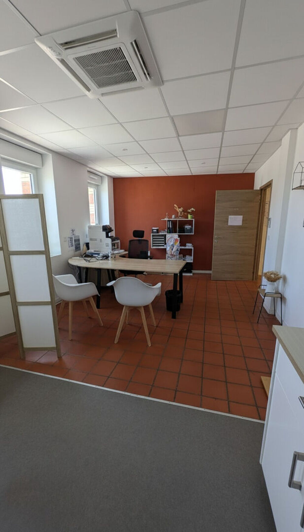   Bureaux Isle Jourdain 4 pièce(s) 140 m2 L isle jourdain