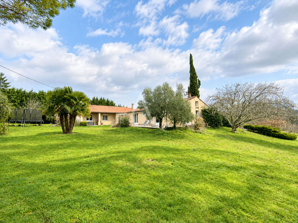 Maison 7 pièces 239 m² · à Sainte Colombe · 239 m² · 265 000 €