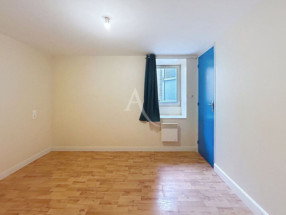 APPARTEMENT T2 AVEC COURS PRIVATIVE EN RDC - CHATEAU-GONTIER