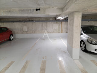  Parking / Garage à louer 