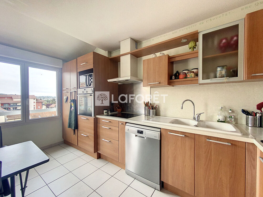 Location Appartement RARE A  BOURGOIN JALLIEU - APPARTEMENT 5 pièces - 117 m2 Bourgoin jallieu