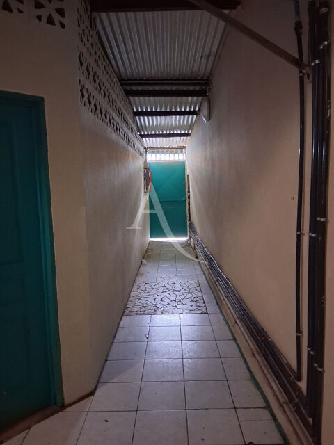   Local commercial Cayenne 157 m2 