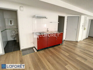  Appartement à louer 3 pièces 84 m²