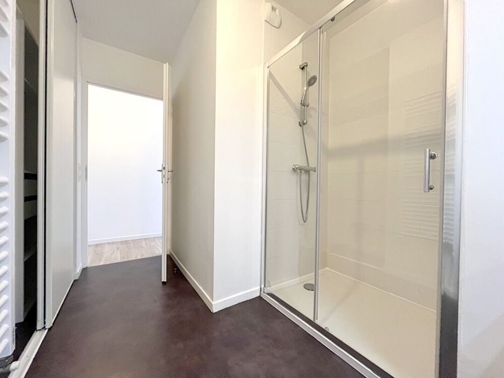 A VENDRE PLOEREN proche bourg appartement 3 pièces en dernier étage 2 places de parking et cave