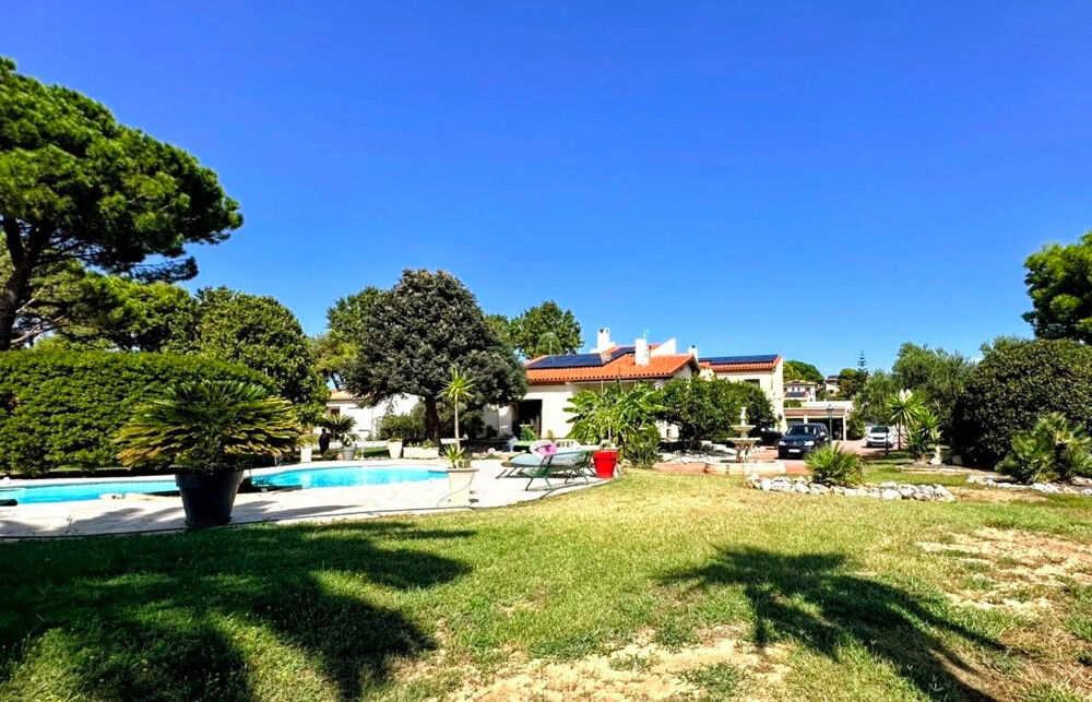 Maison 4 faces sur terrain de 3394 m2 (constructible) avec piscine