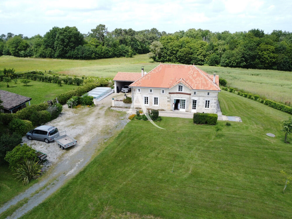 Maison 8 pièces 266 m² · à Jonzac · 266 m² · 490 000 €