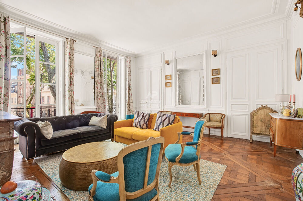 Vente Appartement Versailles Notre-Dame Appartement 6 pièces 154 m² carrez situé au 1er étage avec terrasse (unique), chambre de service de 13 m² Versailles