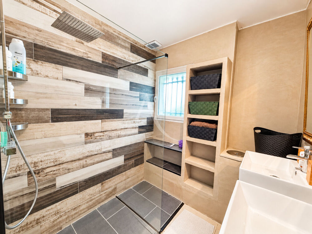 Vente Maison Villa Villeveyrac T7 de 265m² avec piscine Villeveyrac
