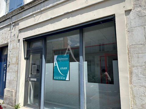 Local commercial centre ville 80 m² 900 17300 Rochefort