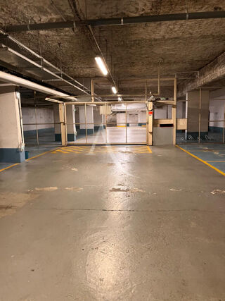  Parking / Garage à louer 