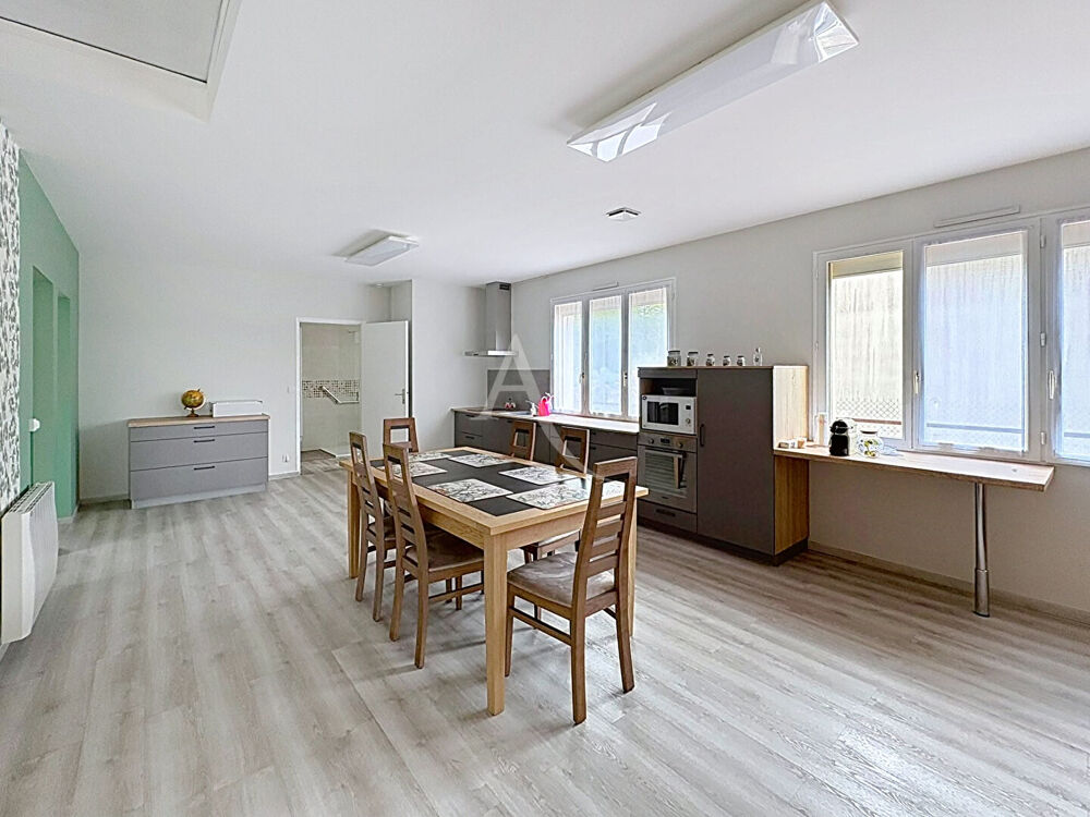 Maison de plain-pied 94 m² à Distré (Pocé), proche des commerces.