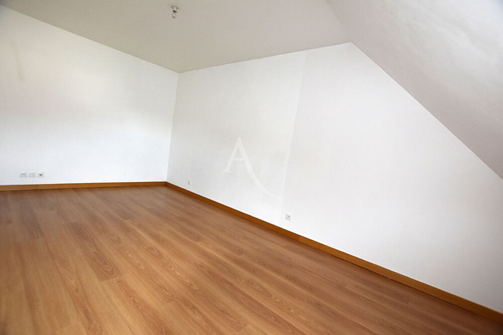 Vente Appartement À vendre : Appartement 2 pièces à Montlhéry - Bon état, dernier étage Montlhery