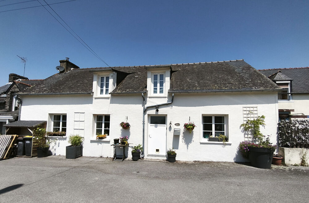 Vente Maison CÔTES-D'ARMOR, Saint-Mayeux, Maisonnette mitoyenne, trois chambres, centre du village Saint mayeux