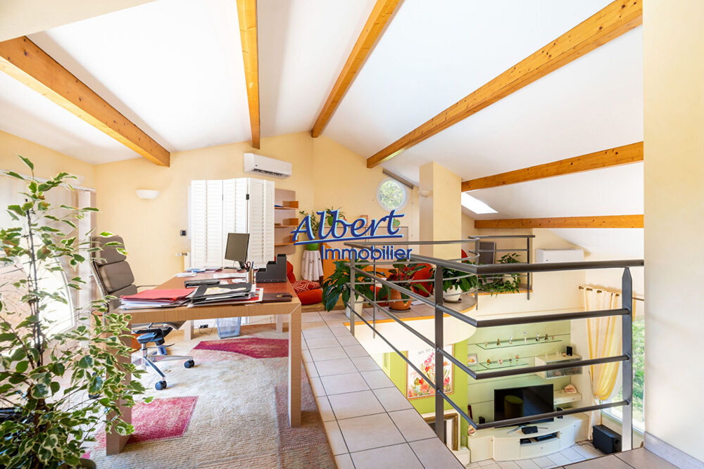 Maison 255 m2 8000 m2 de terrain