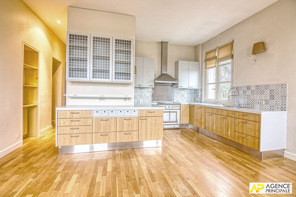 Vente Appartement Versailles Glatigny Appartement d'exception 6 pièces duplex 184.40 m²  situé au 1er et dernier étage d'une propriété divisée. En Versailles