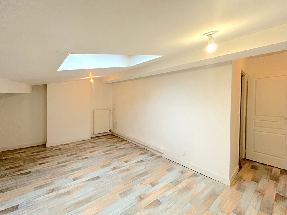 Location Appartement A LOUER GRAND APPARTEMENT DE TYPE 3 CLIMATISE - BLAYE CENTRE Blaye