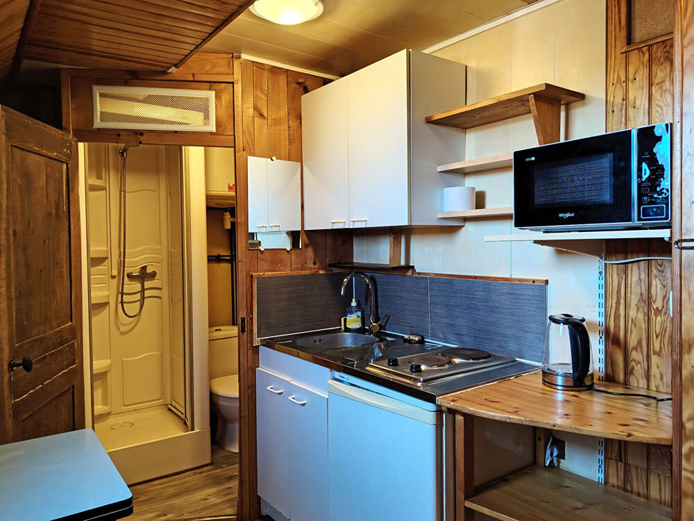 Location Appartement Studio à louer au 4ème et dernier étage en centre-ville de Besançon Besancon