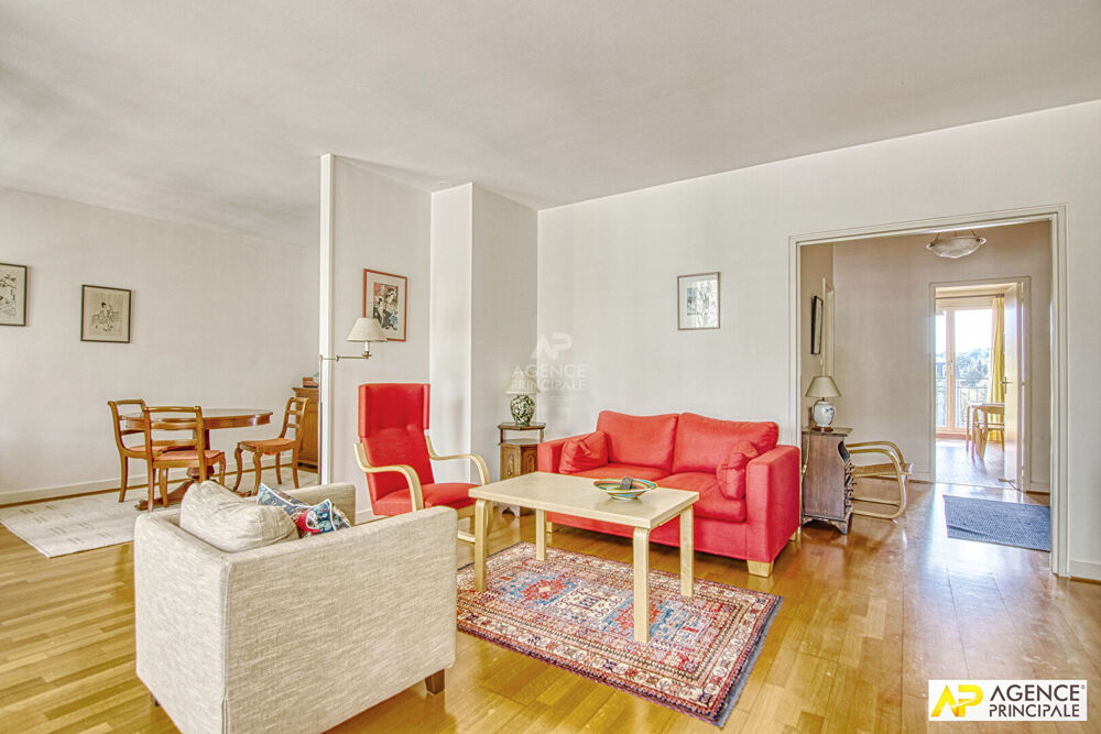 Vente Appartement Versailles centre Avenue de Paris Appartement 4 pièces 90 m² situé au 3ème étage avec ascenseur, balcon, cave et parking Versailles
