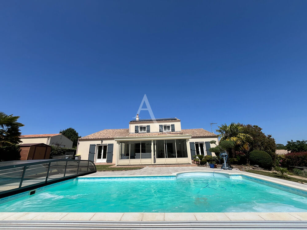 Maison 9 pièces 213 m² · à Saint Vincent sur Graon · 213 m² · 422 000 €