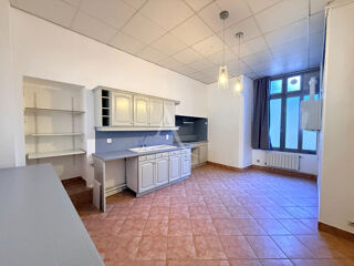  Appartement à louer 3 pièces 96 m²