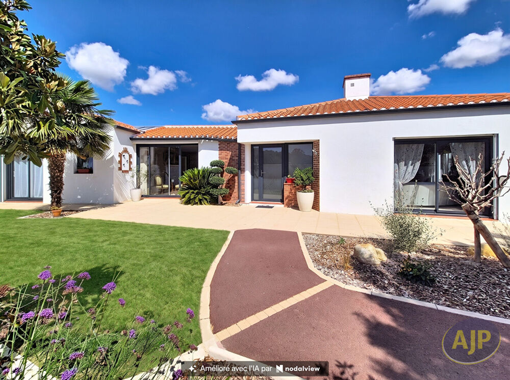 Centre ville Challans 192 m2 / 3 chambre / 2 garages / terrain 1000 m²