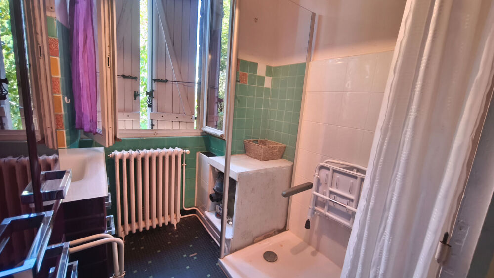 Maison à rénover 5 pièces avec grange et piscine