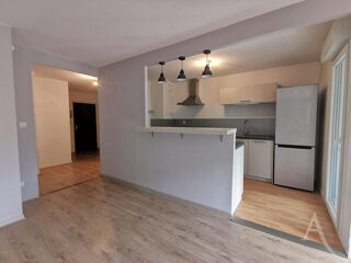  Appartement à louer 3 pièces 83 m²