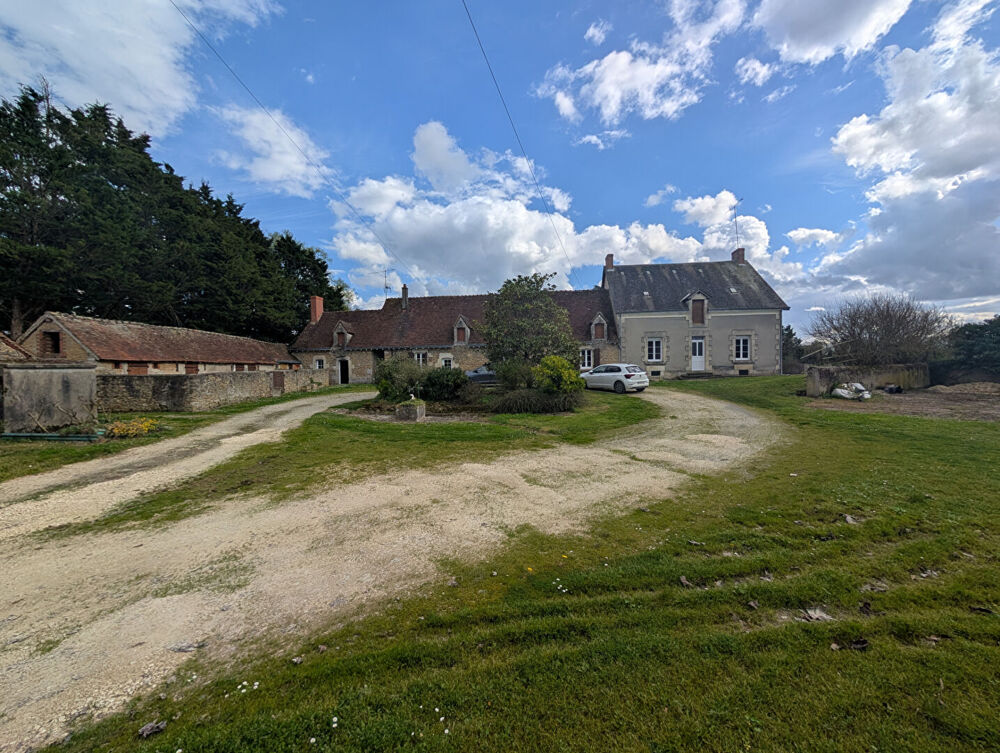 Exclusivité NESTENN Loches - Charmante maison 6 pièces à rafraîchir sur grand terrain à Clion