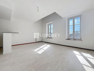  Appartement à louer 4 pièces 83 m²