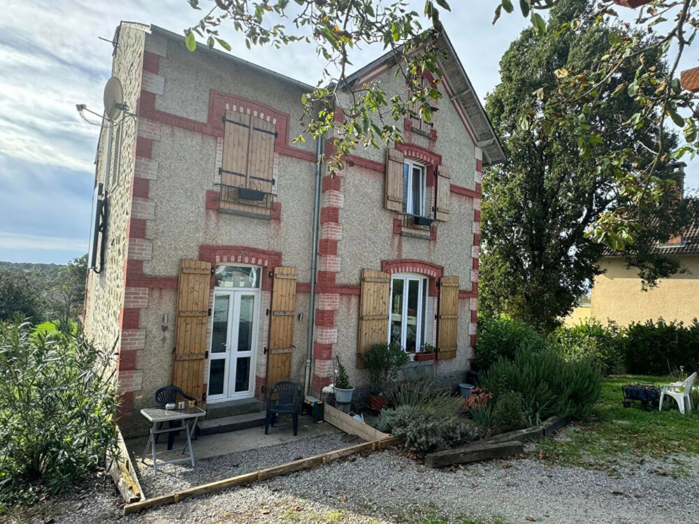 HAUTE VIENNE - Superbe maison de ville avec 9000m² de jardin et un gîte de 2 chambres entièrement rénové.