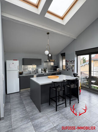  Appartement à louer 4 pièces 100 m²