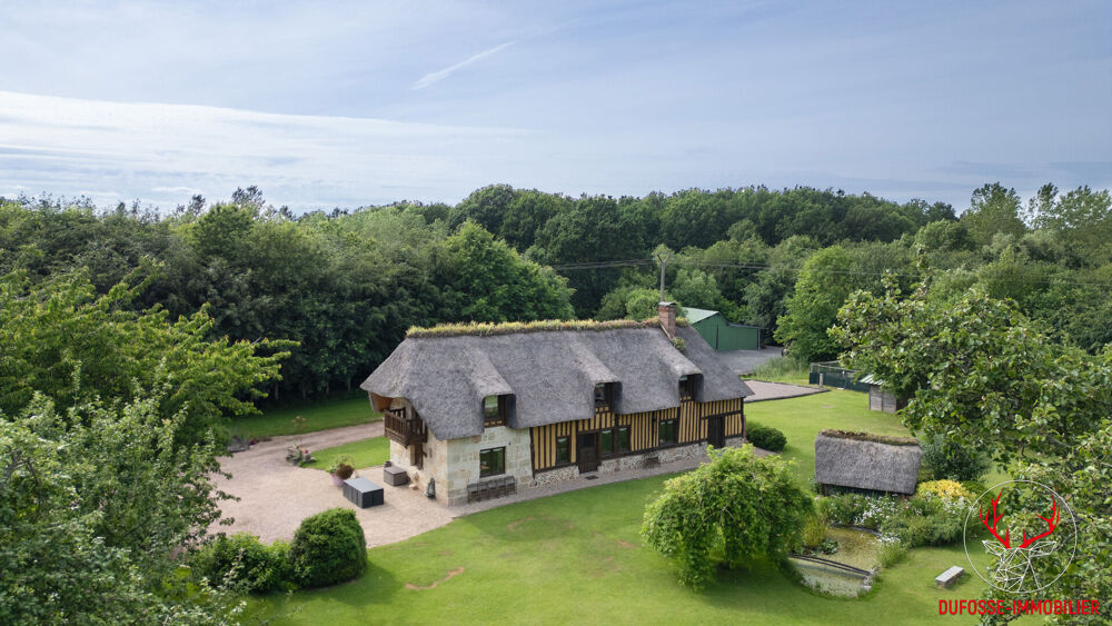 Chaumière au sein d'un domaine forestier privé de près de 14 hectares