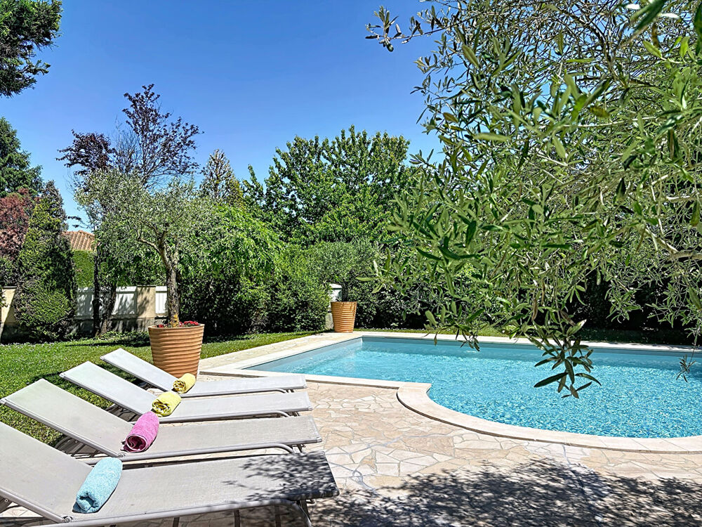 SOUS OFFRE - Maison de 4 chambres plus bureau, avec piscine, sur 1250 m².