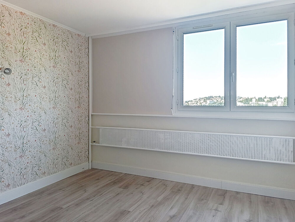 Vente Appartement EXCLUSIVITÉ - Saint-Étienne - Appartement T4 de 72,26 m² - 2/3 chambres - Lumineux - 5ème étage - Cave - Stationnement collectif Saint etienne