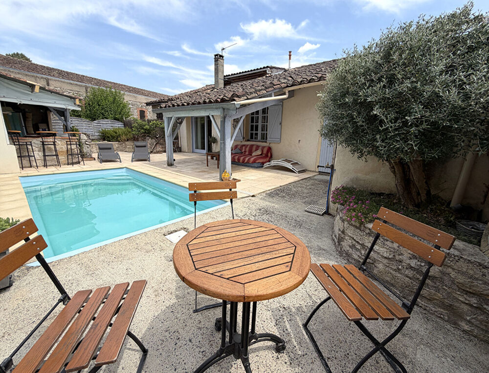 Maison de ville 4 pièce(s) avec piscine et jardin -