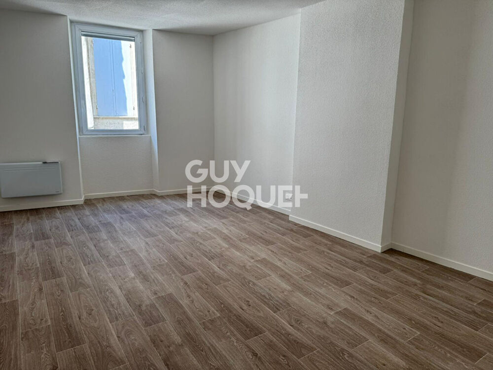 Maison de ville rénovée à proximité des commodités