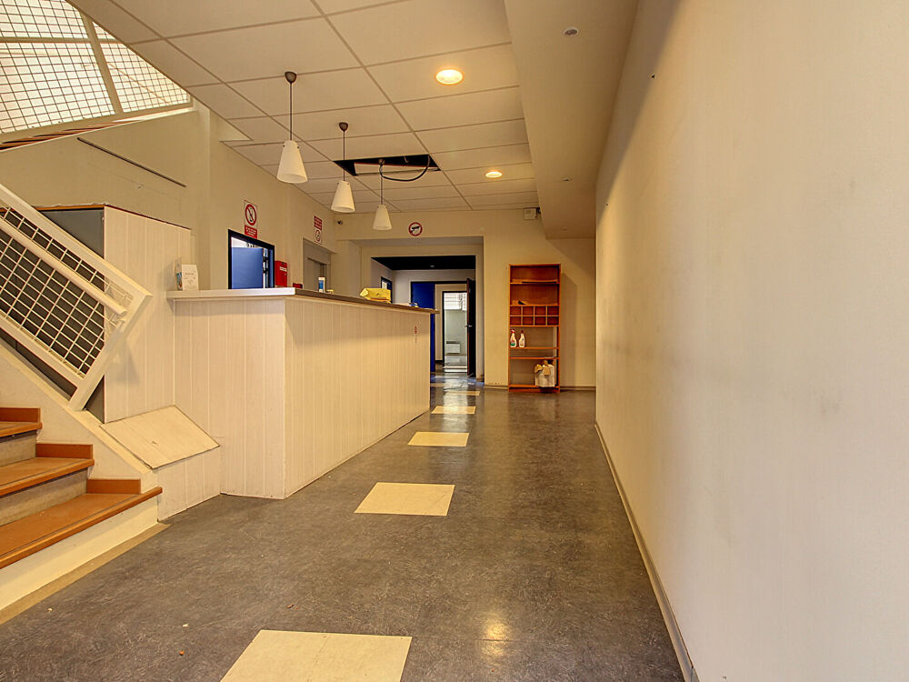   A Vendre, Local Commercial 300m², Parcelle 406m² Marseille 14