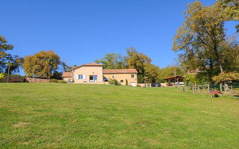   Maison de 6 pi�ces (195 m�) Maison - 6 pi�ce(s) - 195 m�