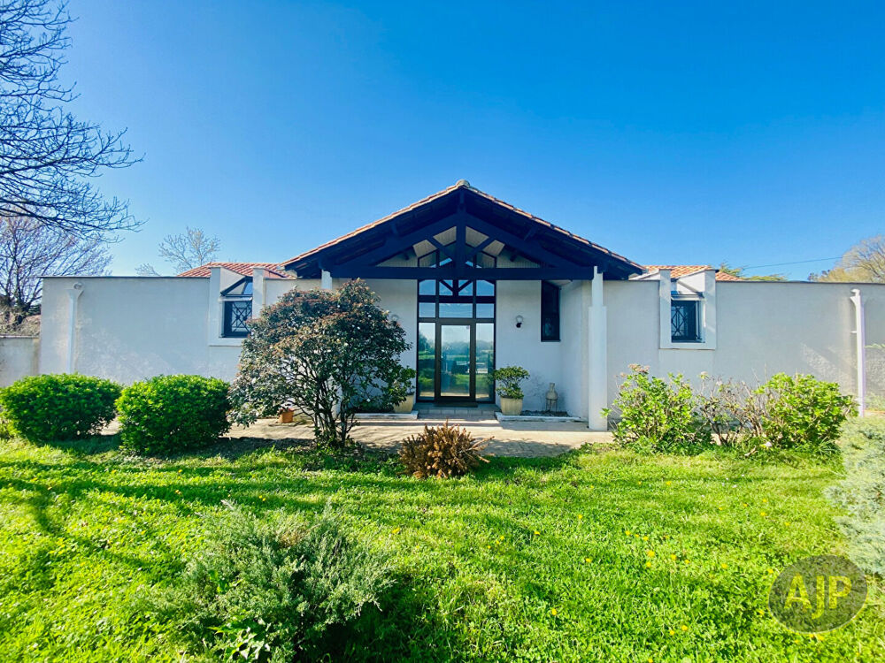 Vente Maison Maison d'architecte T4 sur 2700m2 de terrain ! Lesparre medoc