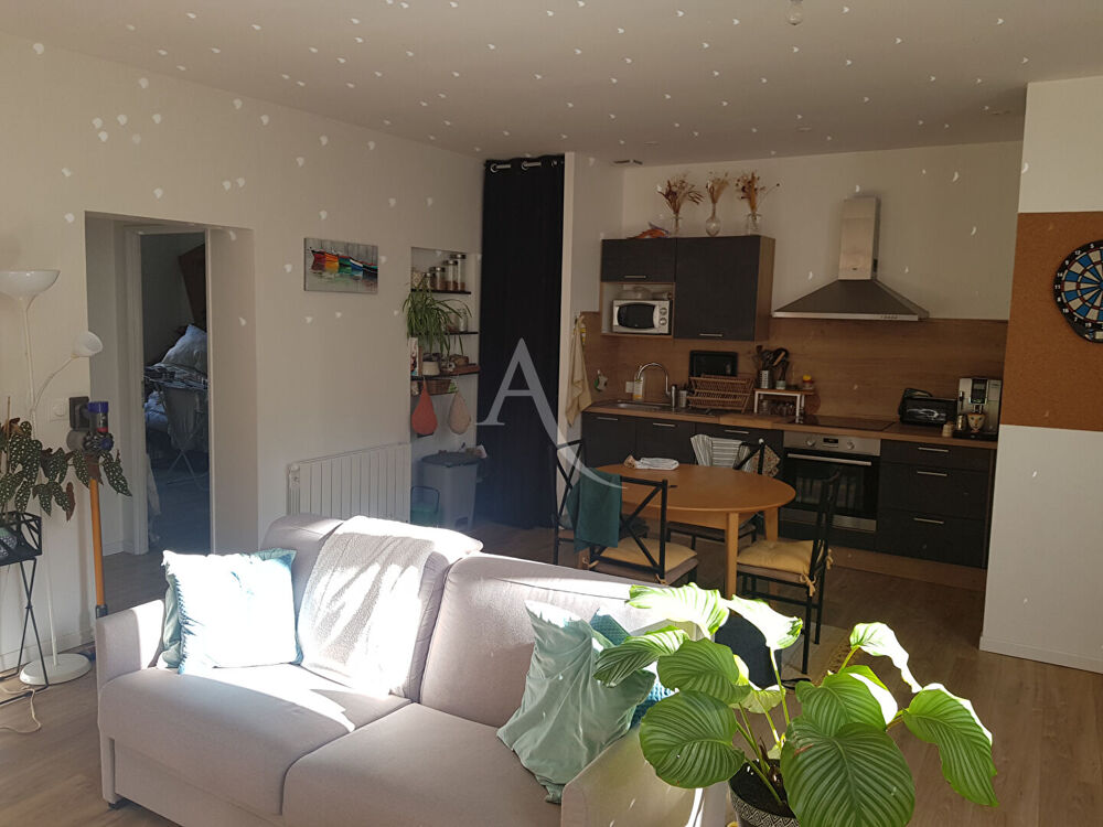 ROCHEFORT - Appartement T3 rénové, proche place Colbert -