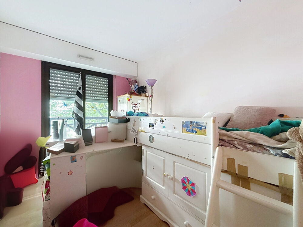 Vente Appartement Appartement Suresnes 3 pièce(s) 70 m2 - Cave - parking Suresnes