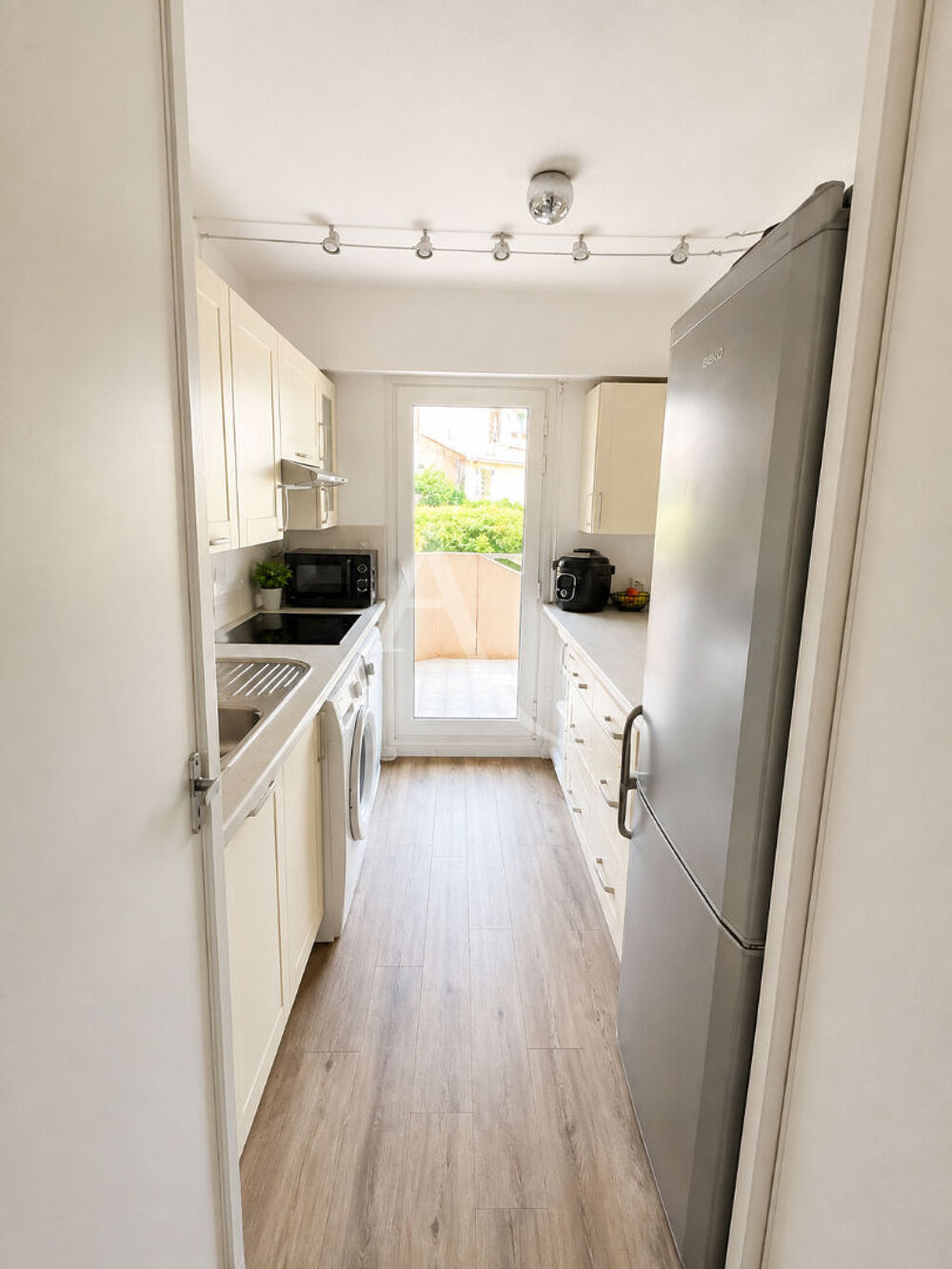 Vente Appartement LE CANNET - BEAU 2 PIÈCES AVEC TERRASSE, GARAGE ET PISCINE Le cannet