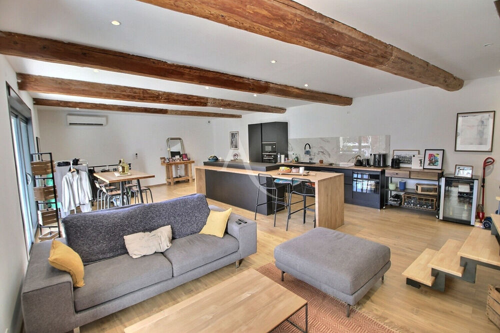 ANCIENNE BATISSE ENTIEREMENT RÉAMÉNAGÉE DEVELOPPANT 155 M² + GARAGE ET GRANGE
