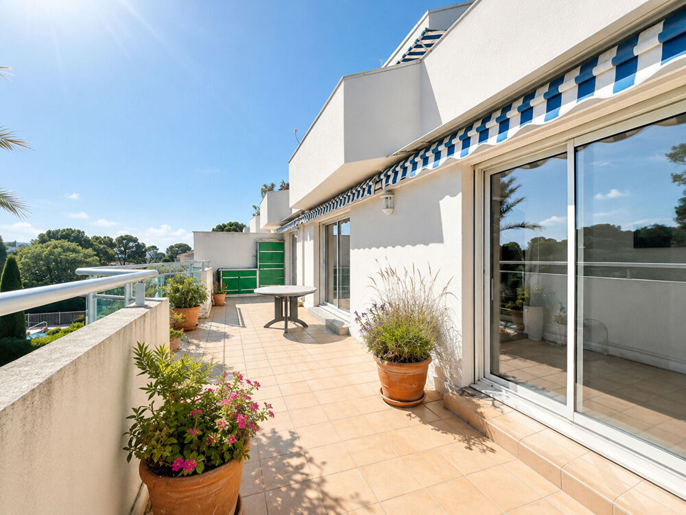 TRES BEL APPARTEMENT PROCHE SANTA LUCCIA A PIED