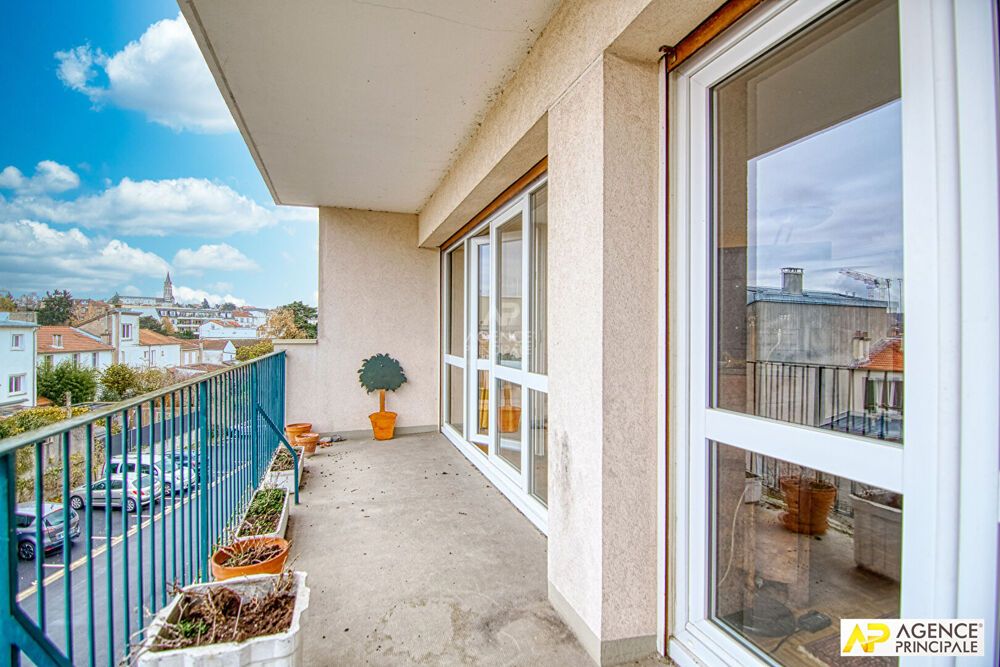 Le Chesnay Rocquencourt Appartement 4 pièces de 93.67 m² carrez situé au 2e étage avec ascenseur, balcon et parking