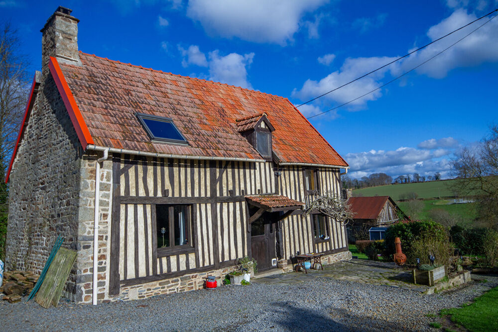 MANCHE: Maison de caractère et gîte dans une campagne paisible a Isigny Le Buat.