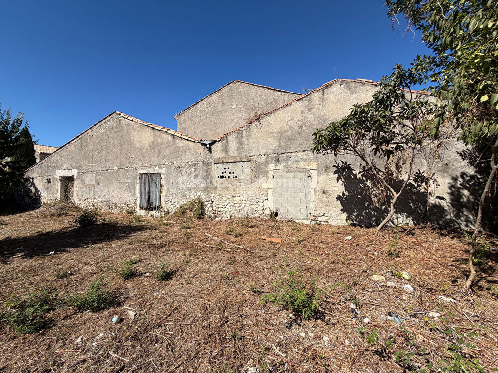 Bâti avec jardin attenant